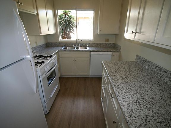 5th image of 1040 S Wooster St APT 6