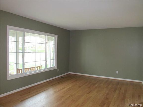 3rd image of 14056 Mayfield St