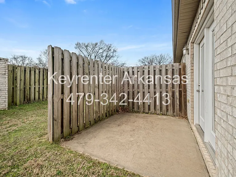 1270 N Trinity Dr — Photo 21