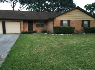 317 Winding Rd, Friendswood, TX 77546