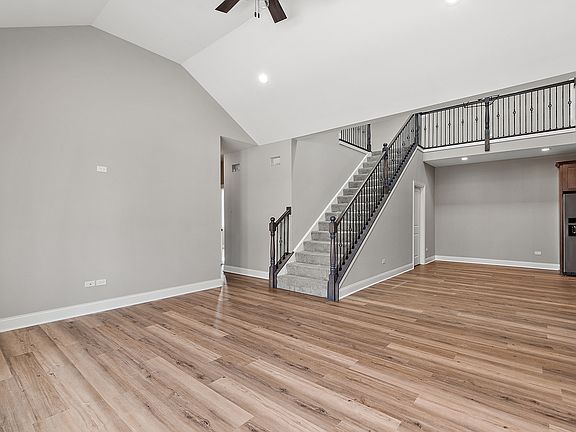 3rd image of 584 Prairie Crossing Dr