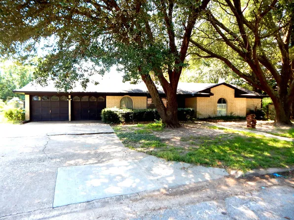 1703 Briarwood St, Gilmer, TX 75644