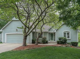2504 NW Shady Bend Ln, Lees Summit, MO 64081