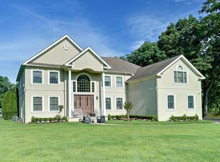 12 Iris St, Eatontown, NJ 07724