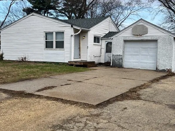 230 Winona Dr, Machesney Park, IL 61115