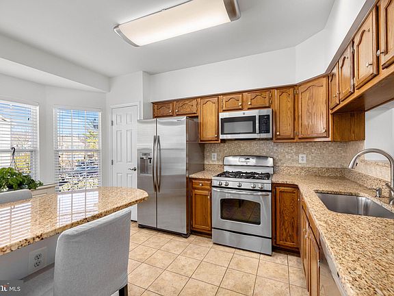 3rd image of 7036 Gatton Sq