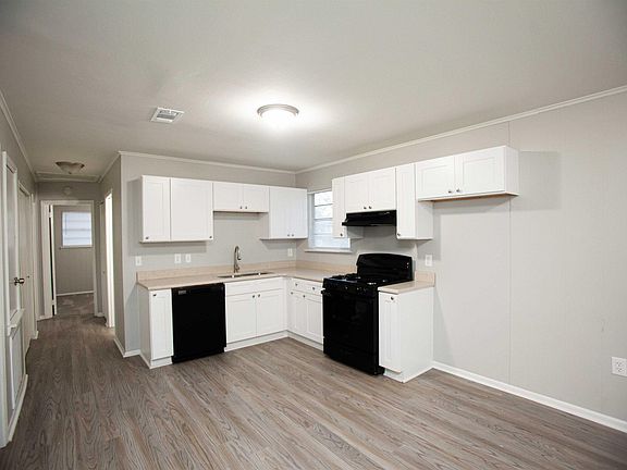 5th image of 900 Healy St