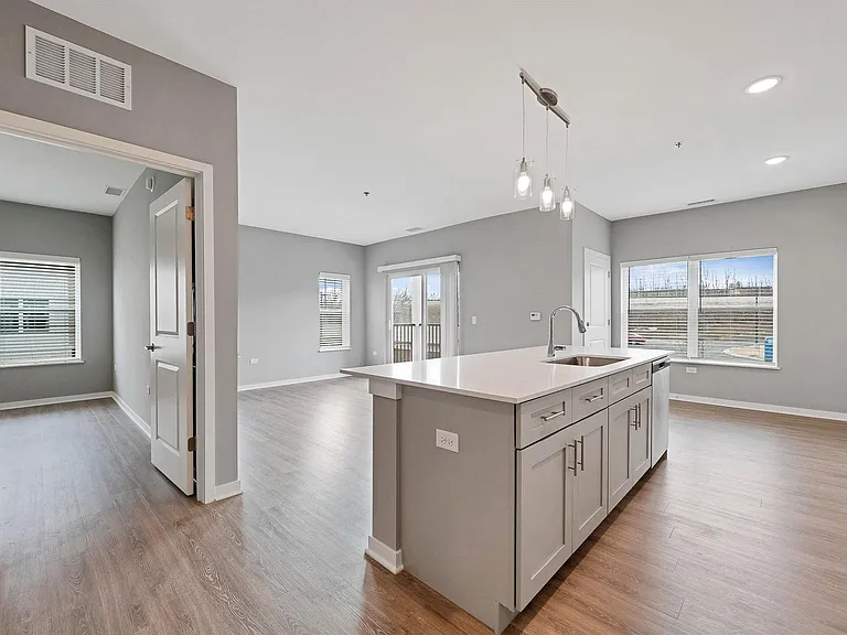 Lincoln Station Rowhomes — Photo 9