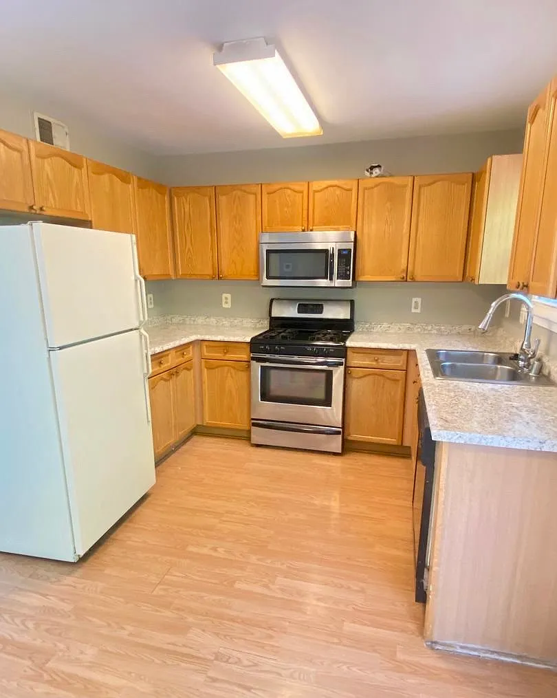 3 bed, 3.5 bath, 1188 sqft, $3,000 — Photo 4