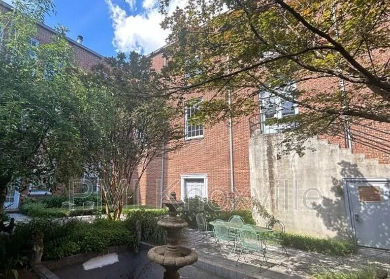 523 N Bertrand St #205 — Photo 22