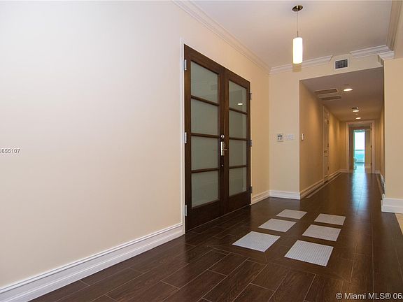 4th image of 20201 E Country Club Dr APT 2608