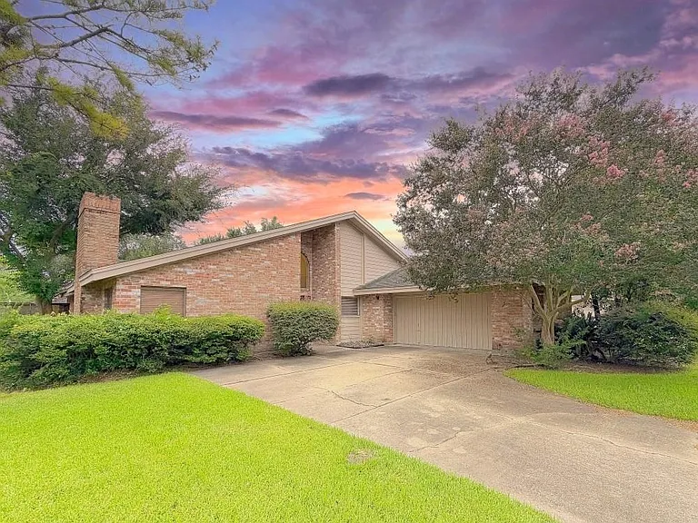 13103 Waldemere Dr — Photo 1