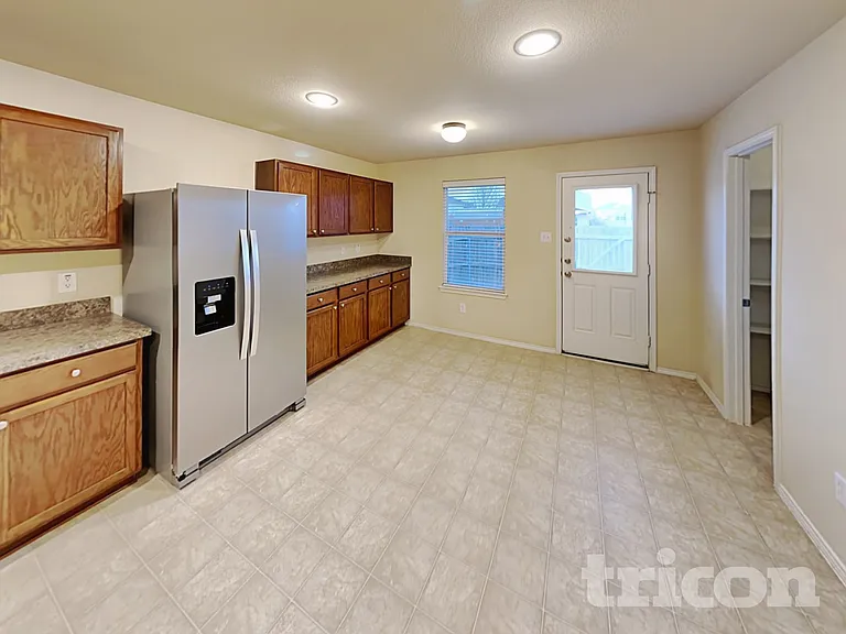 1248 Collett St — Photo 6