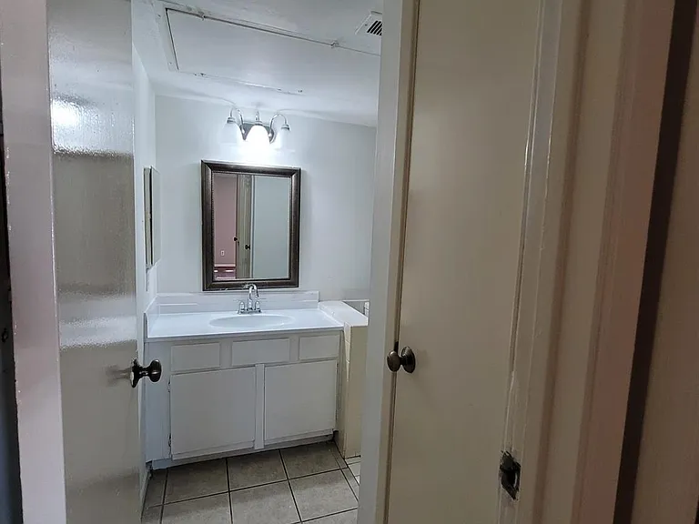 2814 S Bartell Dr #10 — Photo 10