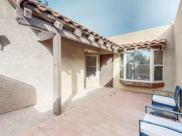 610 Diez Y Ocho Ct SE, Rio Rancho, NM 87124