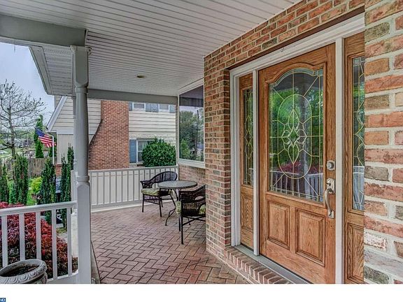 3rd image of 813 Agnes Ave