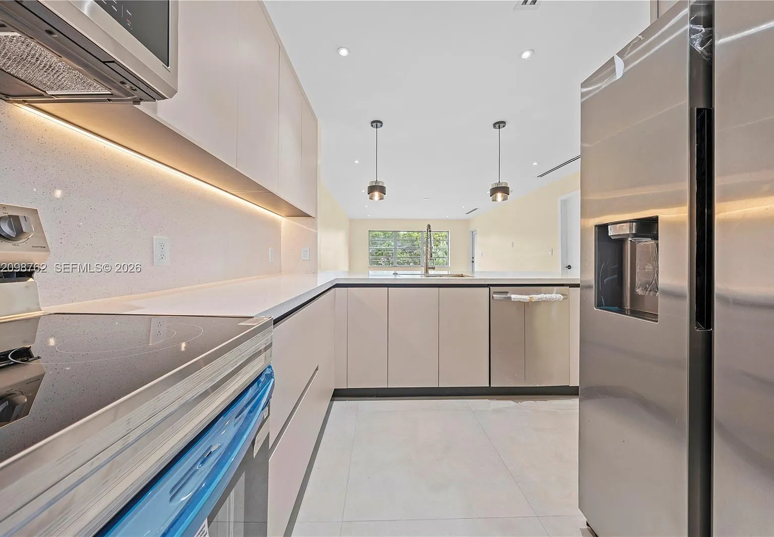 Fourth Horizons Condo — Photo 2