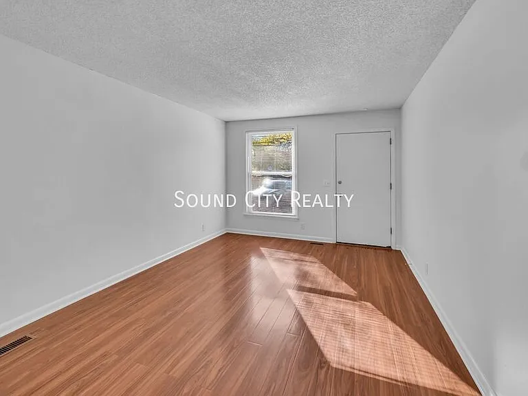 3232 Hinkle Dr — Photo 20
