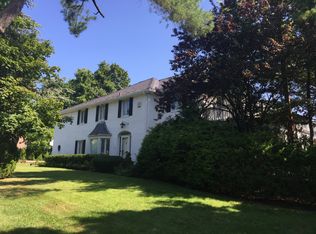 124 Old Mill Rd, Great Neck, NY 11023