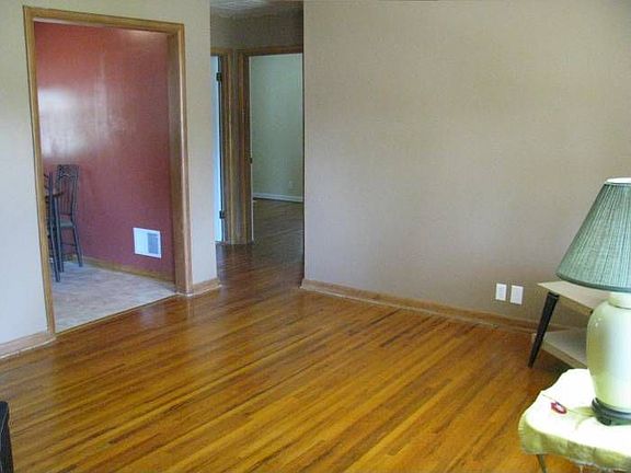 3rd image of 3302 N Waldron St