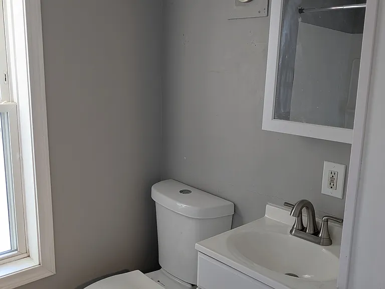 Fully Rehabbed new Bathrooms