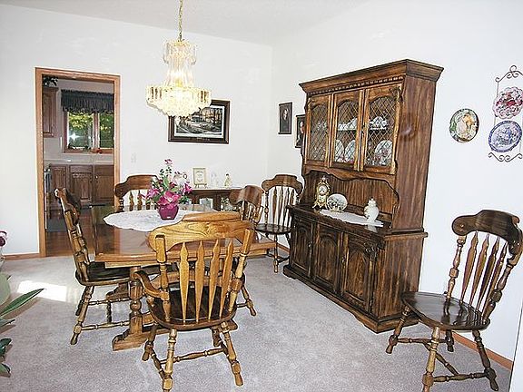 Separate formal dining