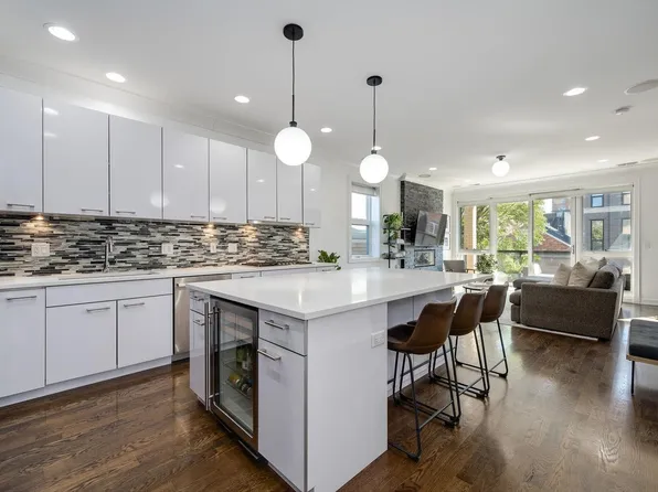 1424 W Walton St, Chicago, IL