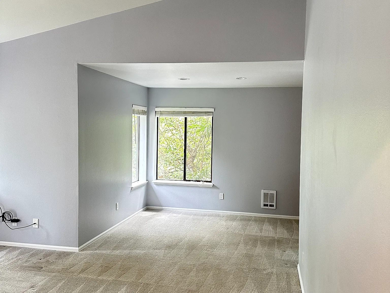 9009 Avondale Rd NE — Photo 4