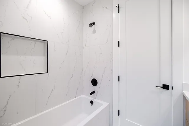 2113 N Kenmore Ave #2 — Photo 21