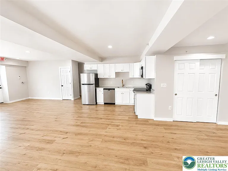 211 South St #8 — Photo 4