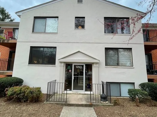 125O Clubhouse Dr SW Unit 4, Leesburg, VA 20175