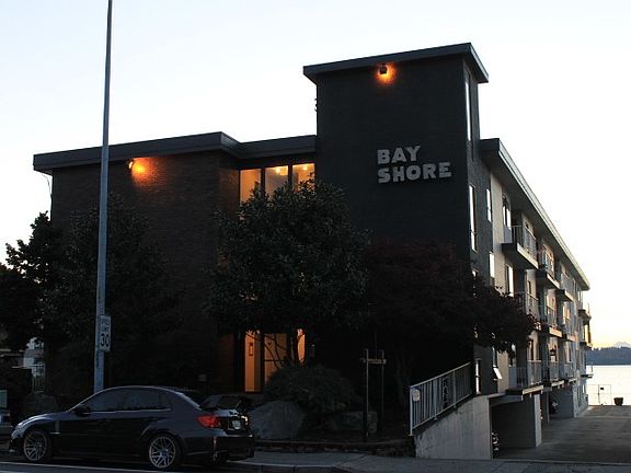 4th image of 6421 Lake Washington Blvd NE