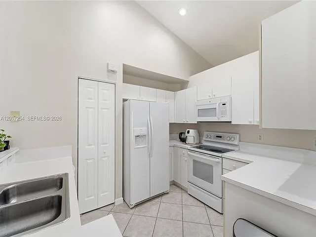 1004 Golden Cane Dr — Photo 15