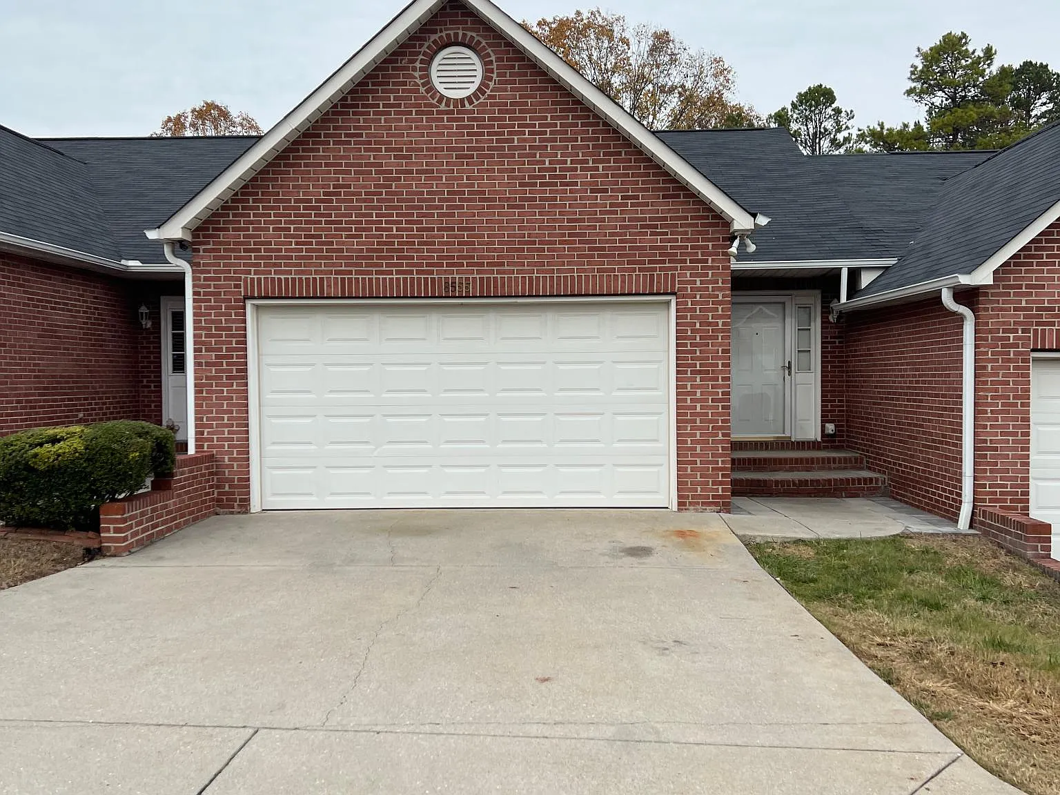 3 bed, 1728 sqft, $2,400 — Photo 2