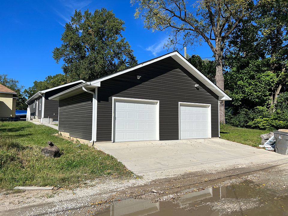2nd image of 1117 W 35th St