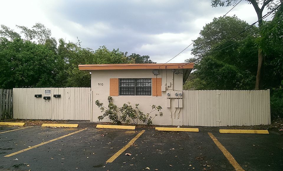 2nd image of 910 NW 3rd Ave