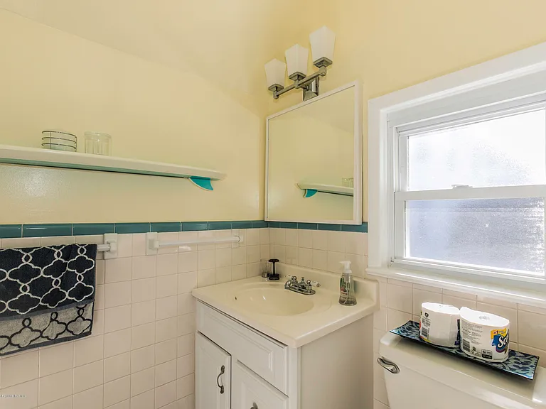 42 Central Ave — Photo 21