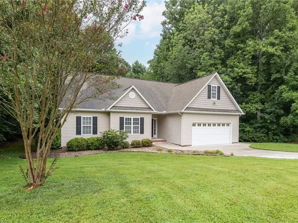 245 Shallowbrook Dr, Advance, NC 27006