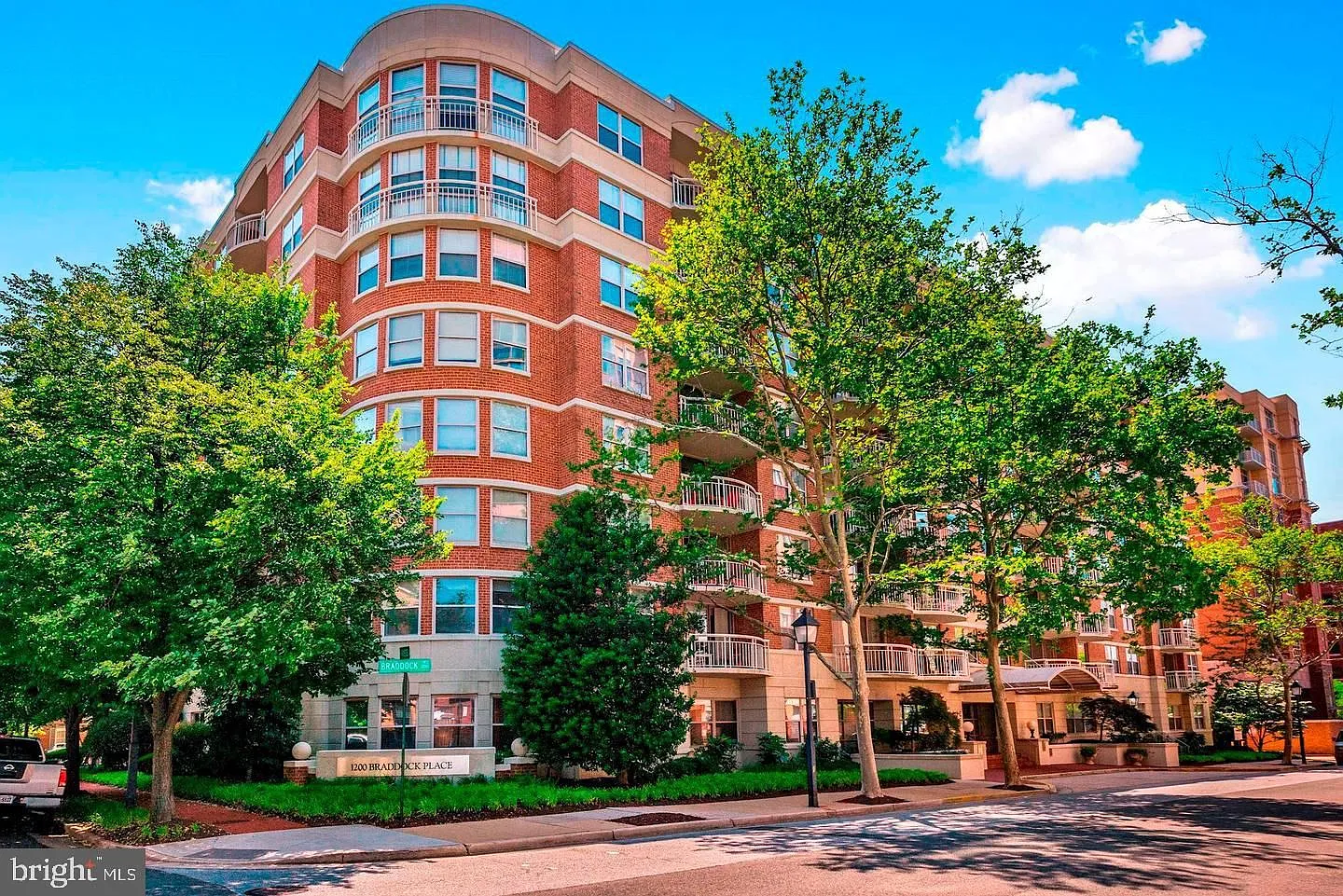 Braddock Place — Photo 1