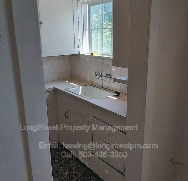 205 NW Kings Blvd #4 — Photo 6