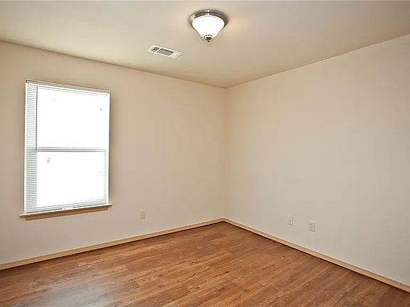 4th image of 421 E Marietta Ct #421