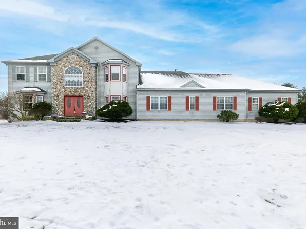 15 Yeger Dr, Allentown, NJ 08501