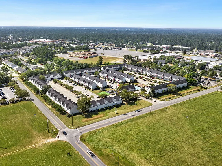 Latitude 30 Apartments — Photo 18