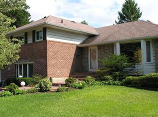 65 Cambria Rd, Syosset, NY 11791