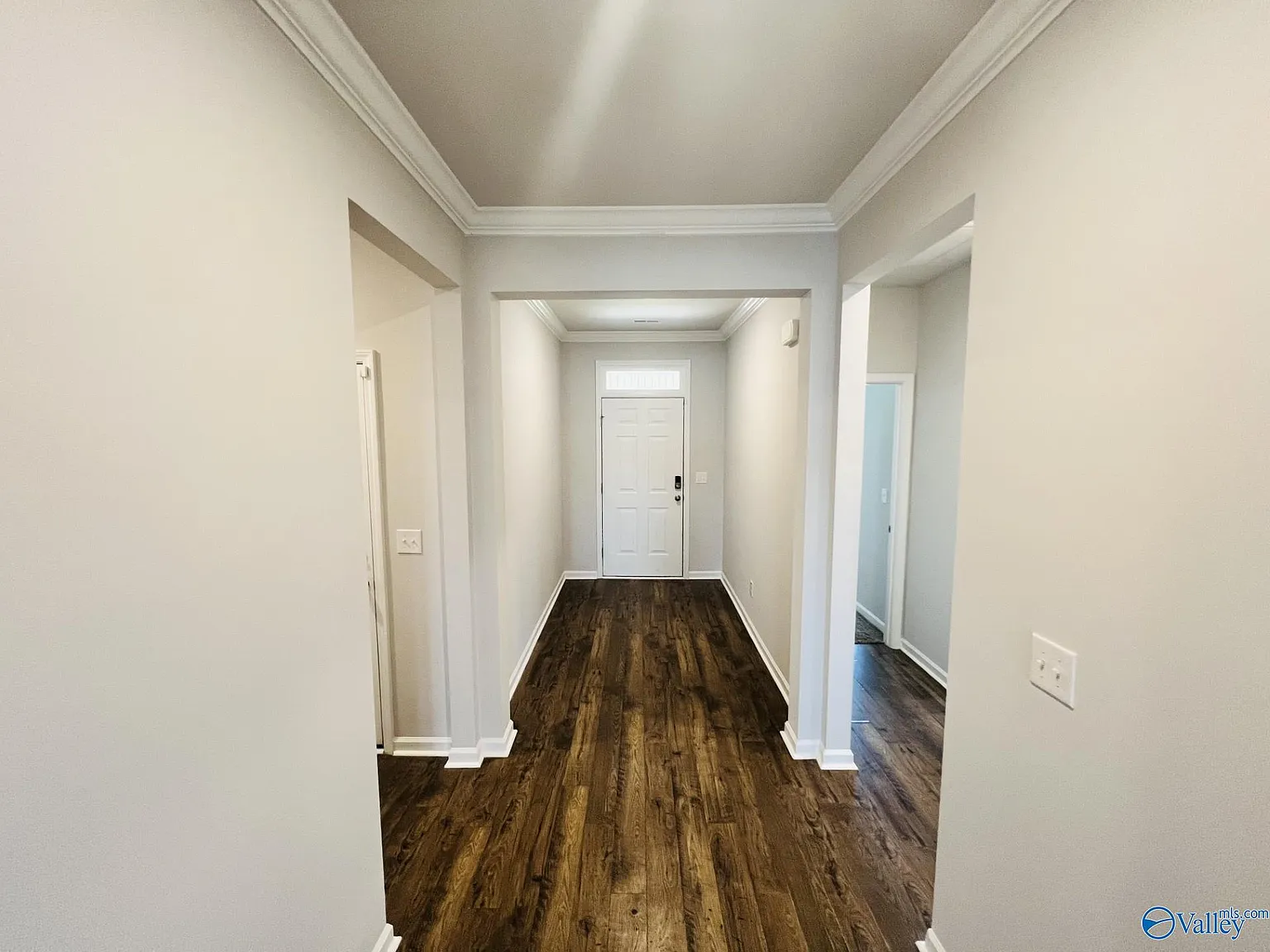 4 bed, 3.0 bath, 2108 sqft, $2,295 — Photo 4