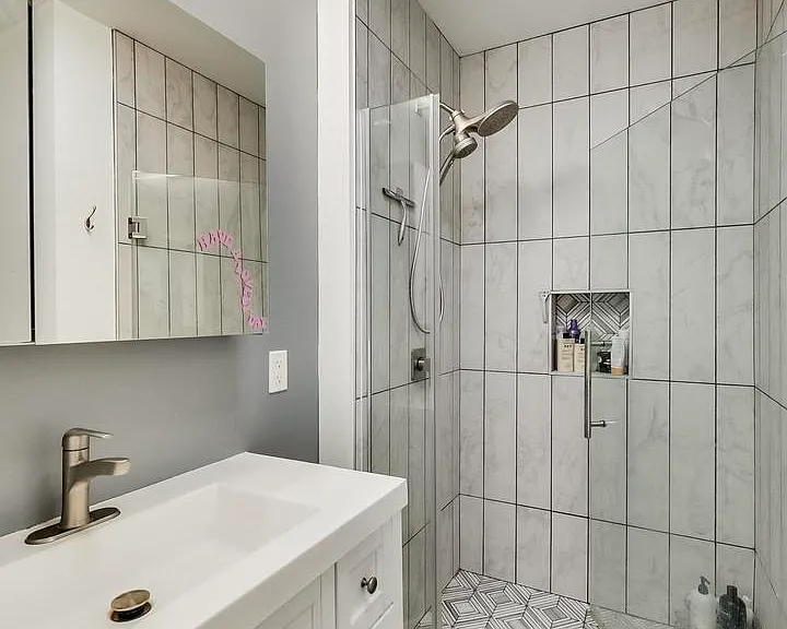 1922 W Wolfram St #1 — Photo 8