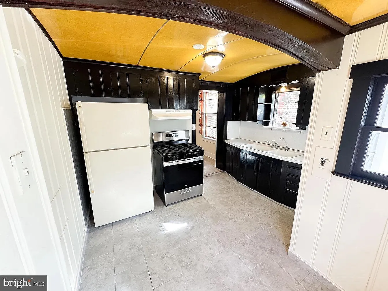 433 Genesee St — Photo 2