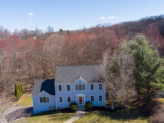 3rd image of 7 Farmington Dr