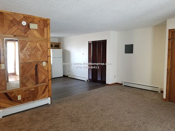3rd image of 558 1/2 Garfield Dr APT 3