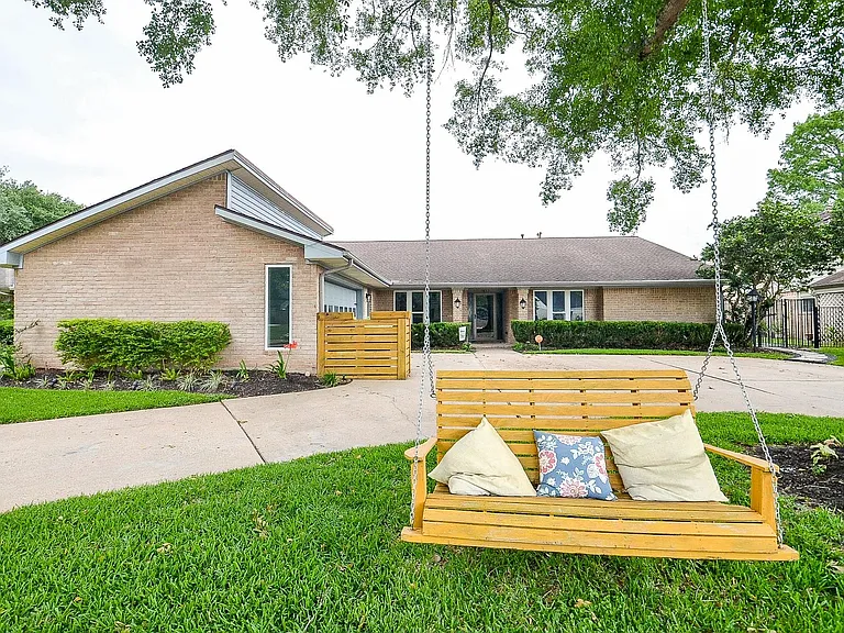 2106 Glenn Lakes Ln — Photo 3
